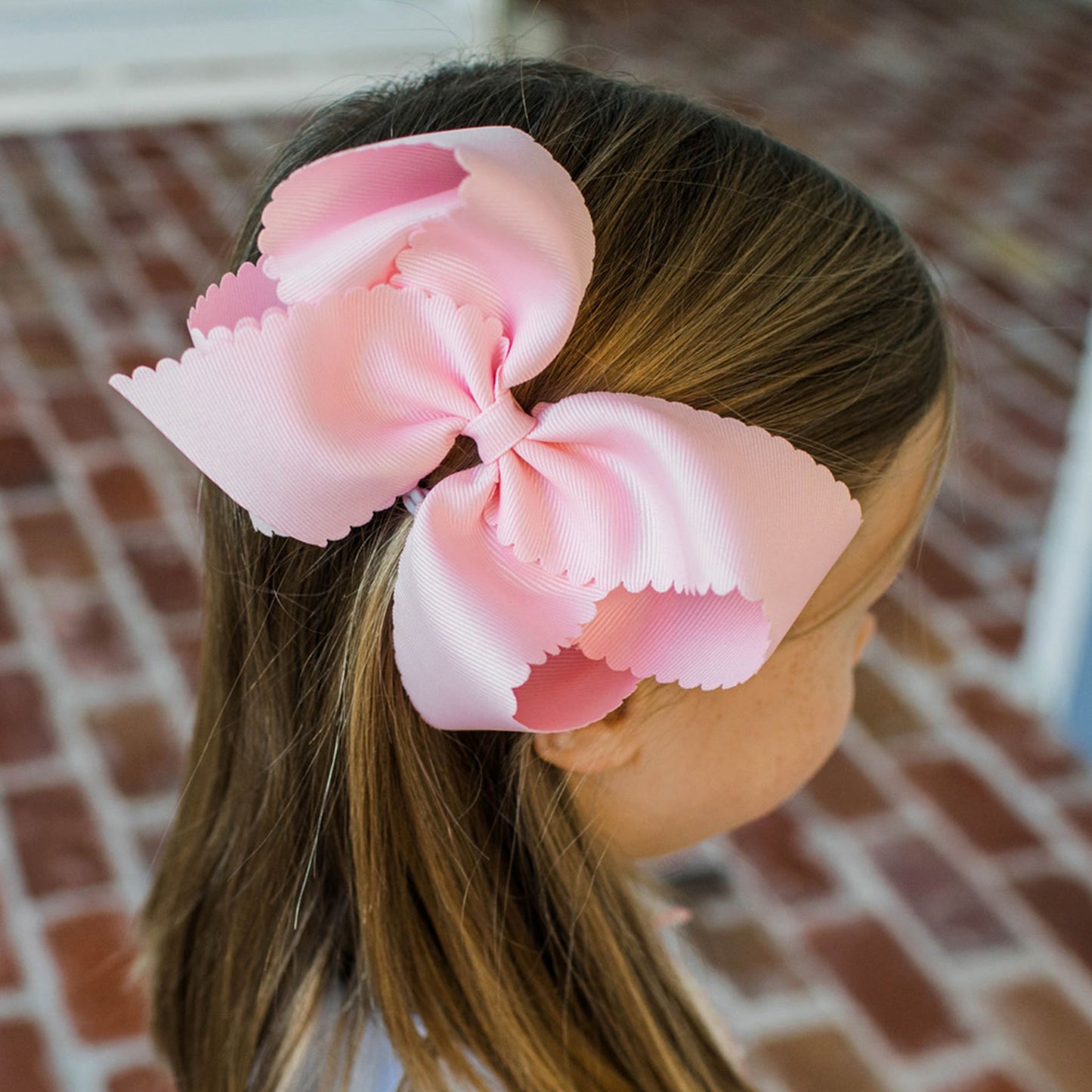 King Scallop Hair Bow, White