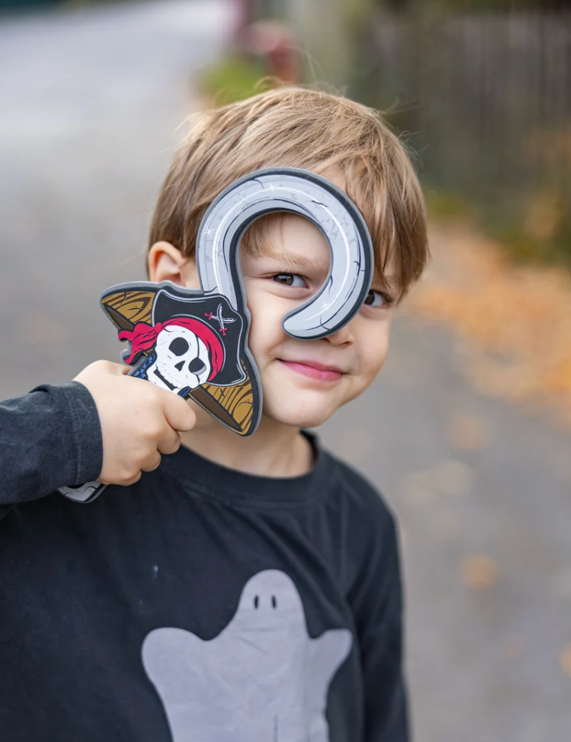 Captain Skully Eva Pirate Hook