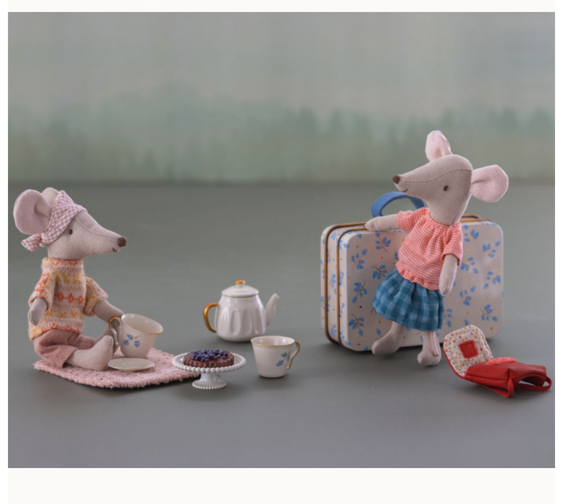Afternoon Treat, Mouse - Blue Madelaine