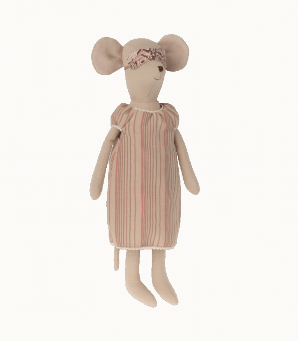 Medium Mouse, Nightgown
