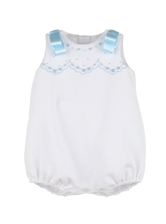 Timeless Treasures Bubble, White w/ Blue Stain Bows