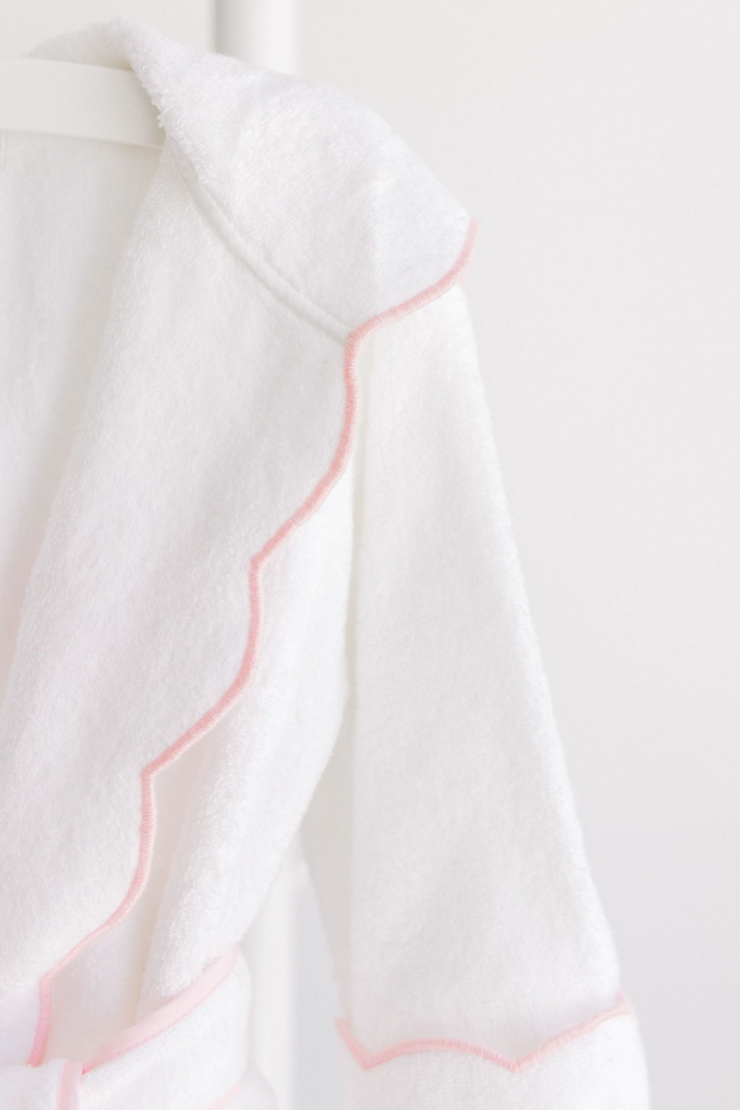 Bath Robe, White with Pink Scallop