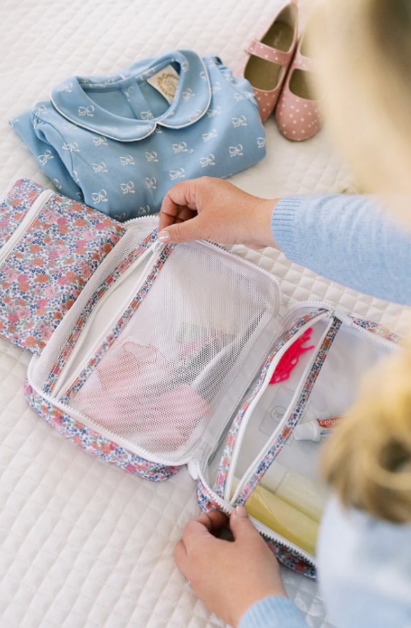 Bundle Up2 Hanging Toiletry Bag, Ribbon Floral Pink