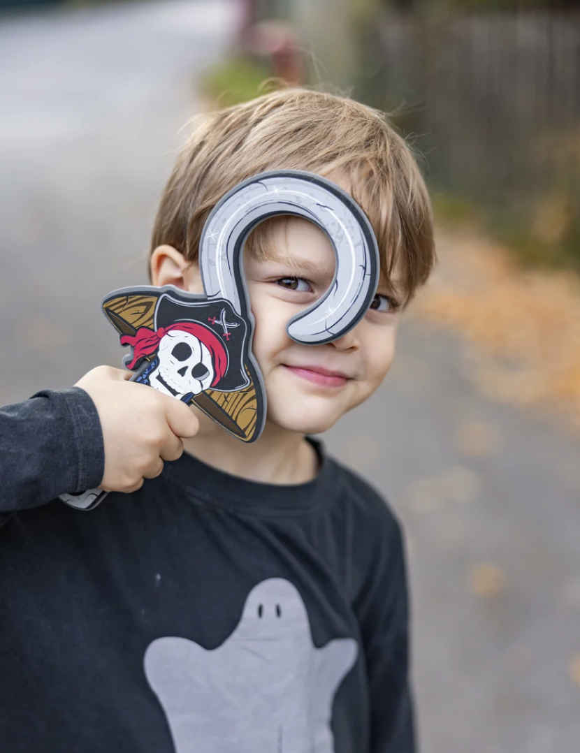 Captain Skully Eva Pirate Hook