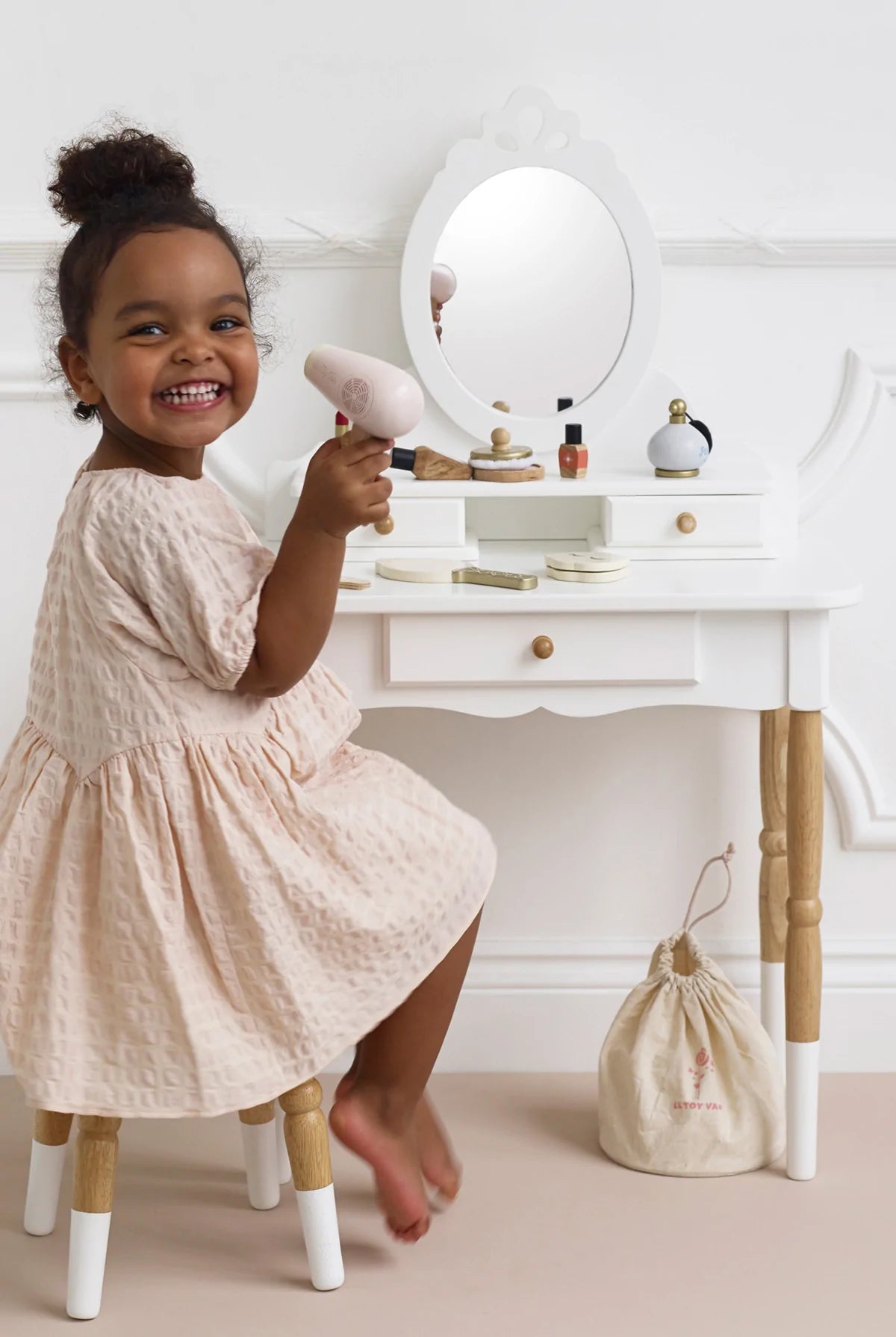 Vanity Table Baby Braithwaite